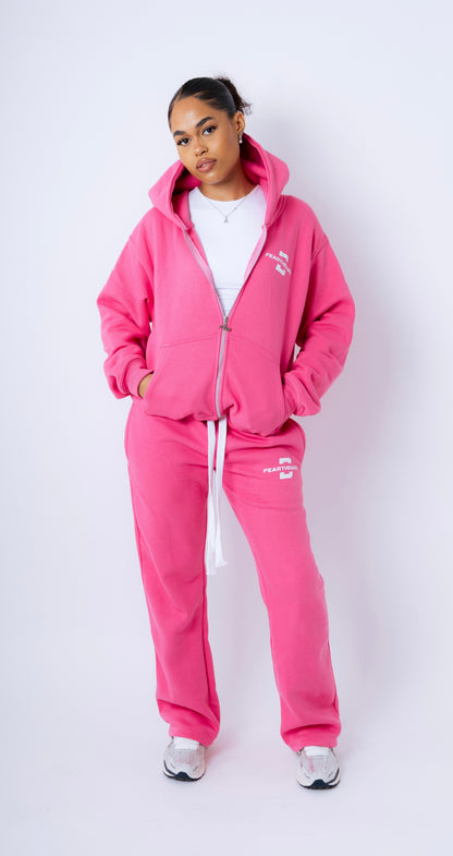 model, 5 ft 7 in, wearing a medium pants