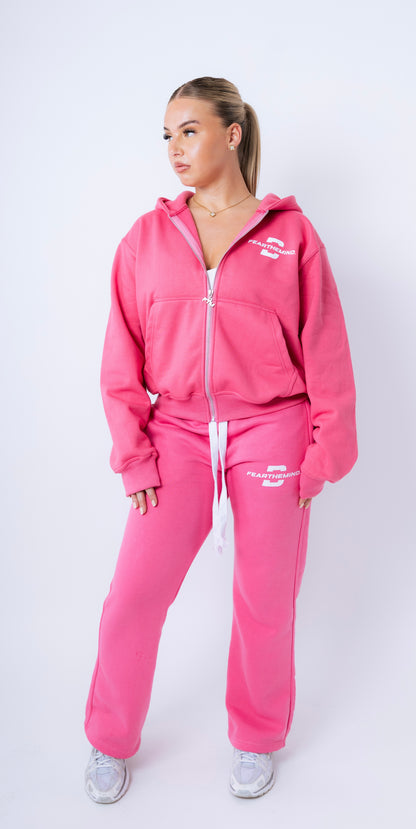 model, 5ft 6in, wearing  small pants