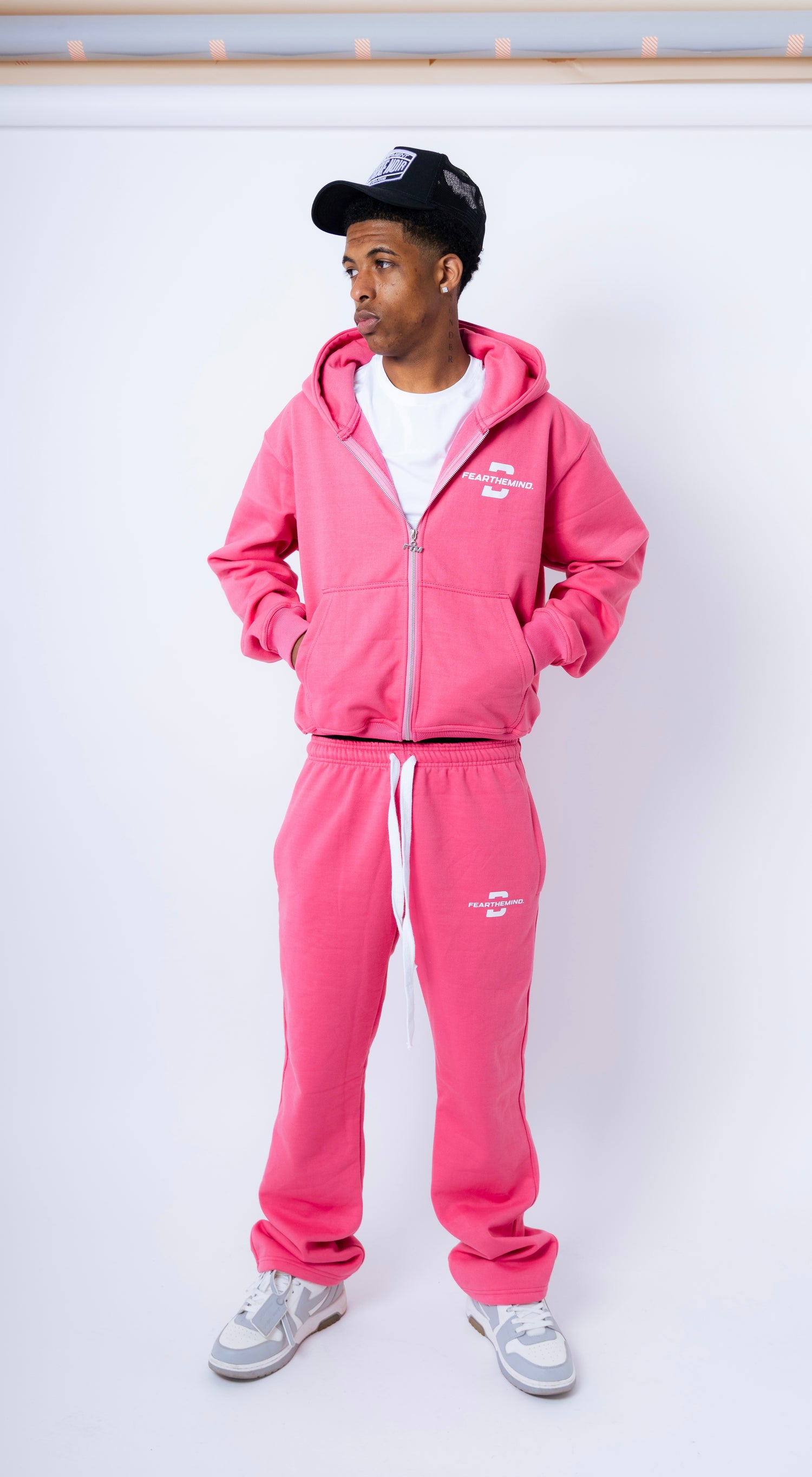 model, 6 ft, wearing a medium pants