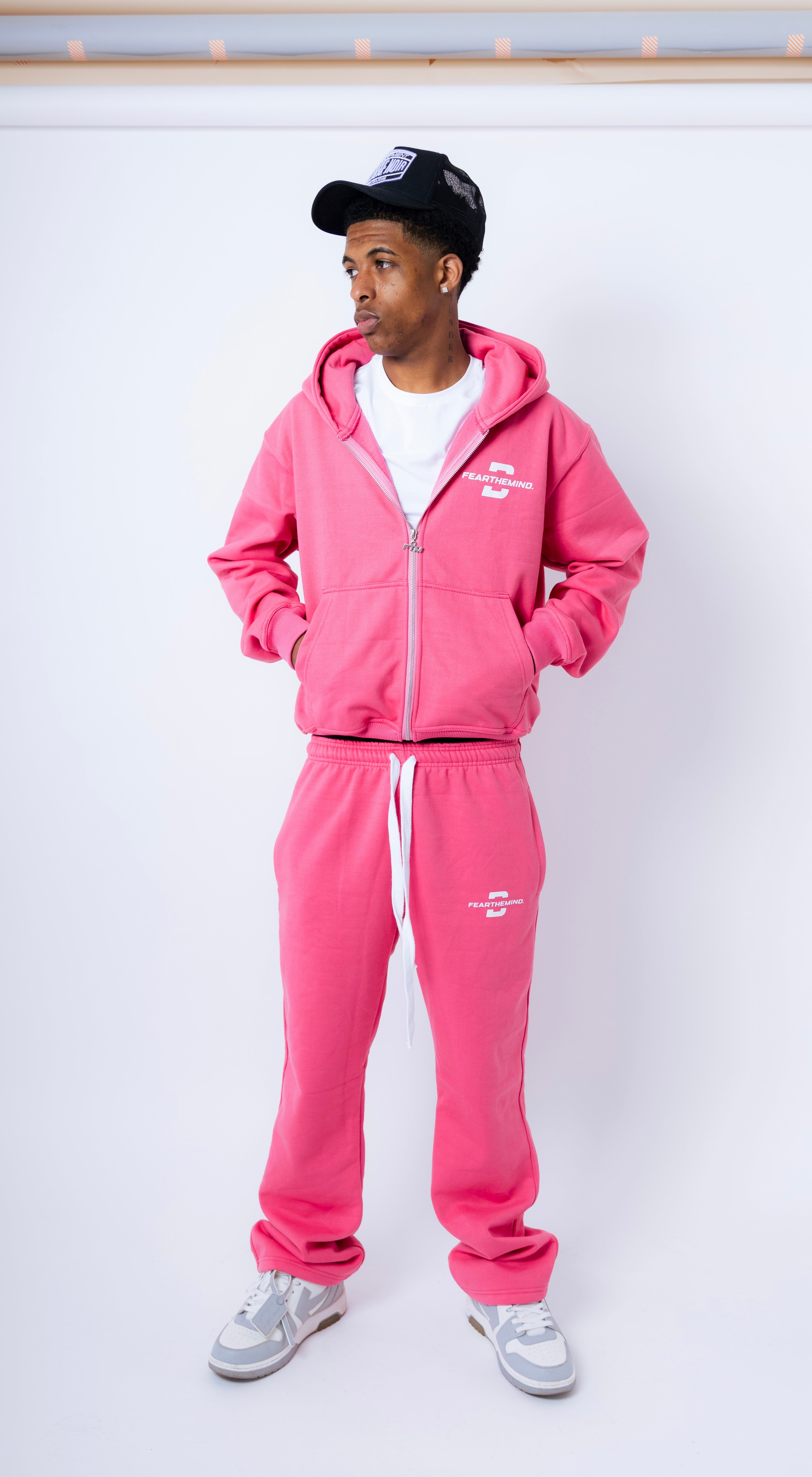 model, 6 ft, wearing a medium pants